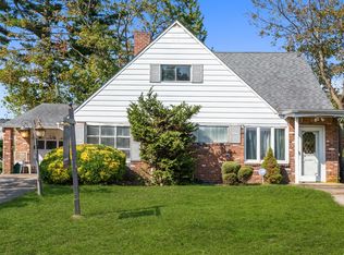 313 Blacksmith Rd W, Levittown, NY 11756