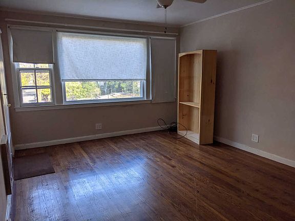 5th image of 117 32nd Ave S