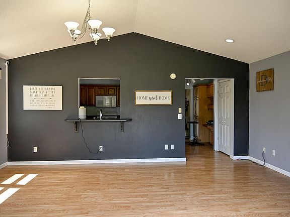 4th image of 18090 Shamrock Blvd