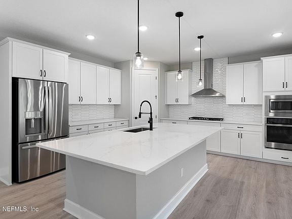 3rd image of 537 GOLDENROD Drive