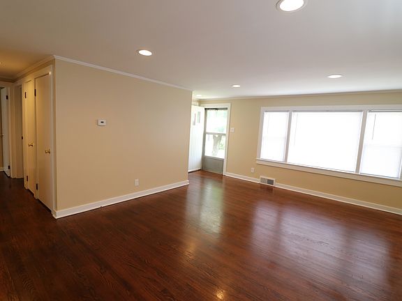 3rd image of 372 Berkley St