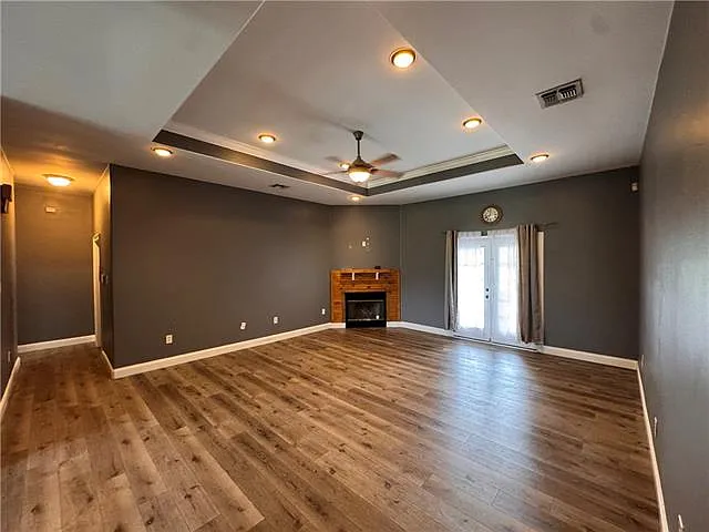220 Surrey Dr — Photo 8
