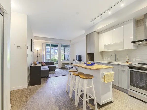 1770 Richter St #320, Kelowna, BC V1Y 0E6