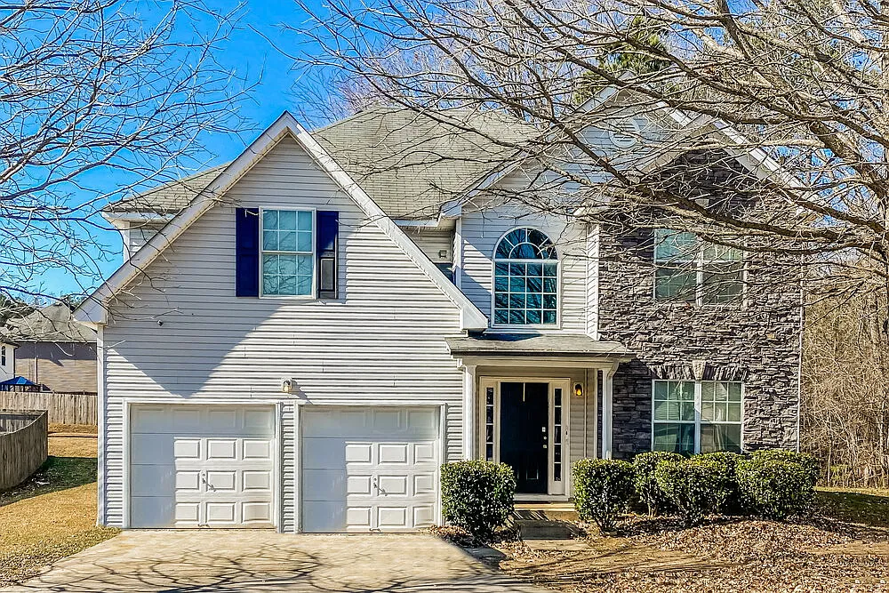 3 bed, 2.5 bath, 2095 sqft, $2,640 — Photo 1