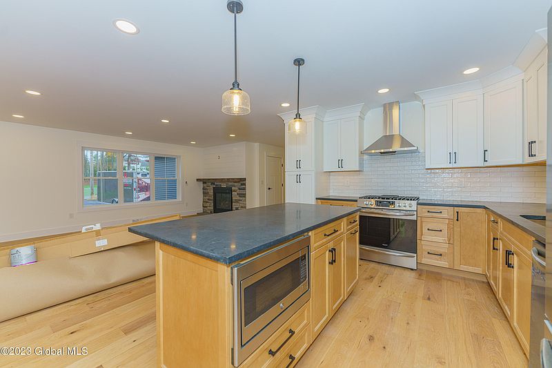 4th image of 70 Smith Road