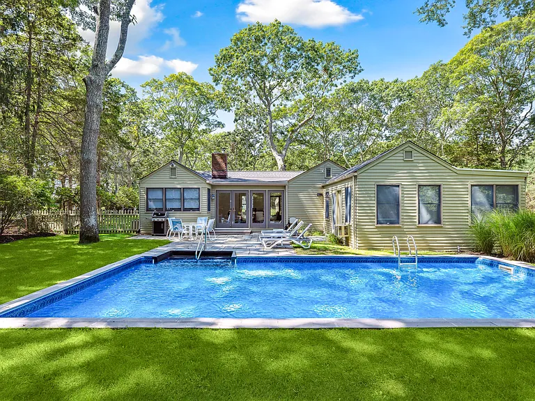 60 Aspatuck Rd — Photo 4