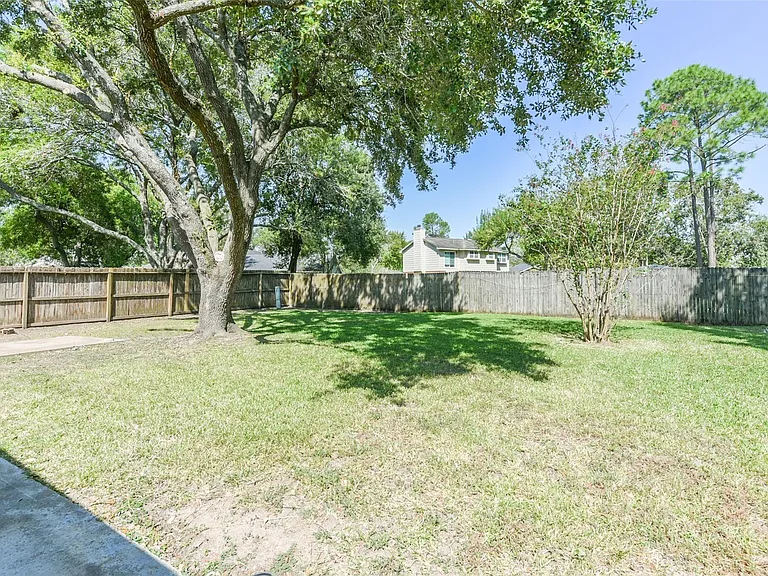2502 Drummer Dr — Photo 16
