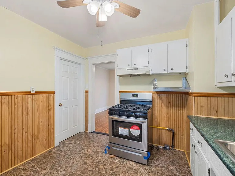 122 Stratford Rd — Photo 9