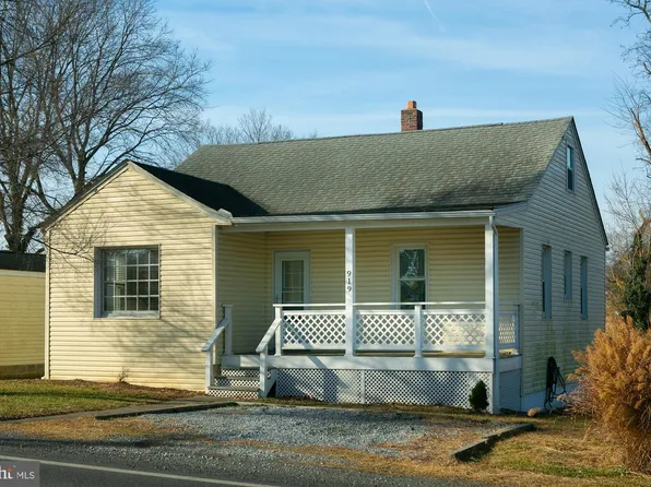919 Jefferson Ave, Charles Town, WV 25414