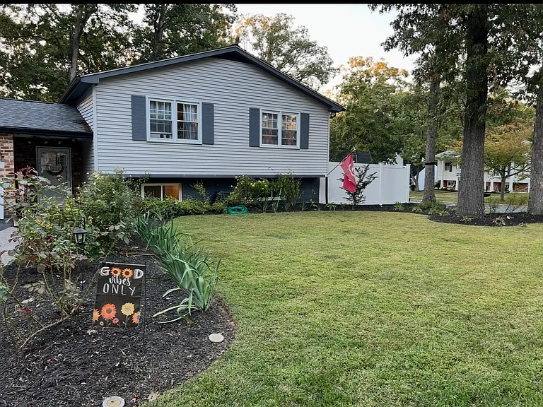 605 Kensington Ave — Photo 1