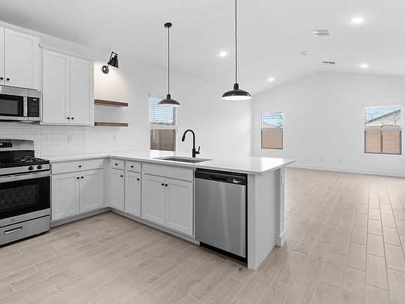 Kitchen with peninsula island
