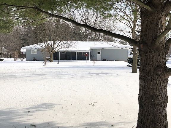 2nd image of 3075 E Hillcrest Dr