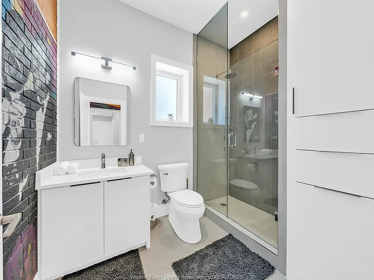 675 Bedford St #B — Photo 8
