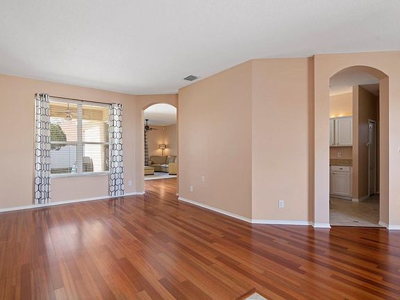 4th image of 1120 Carringdale Dr