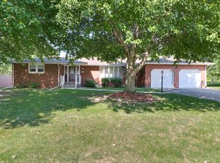 921 S Collins St, Manito, IL 61546