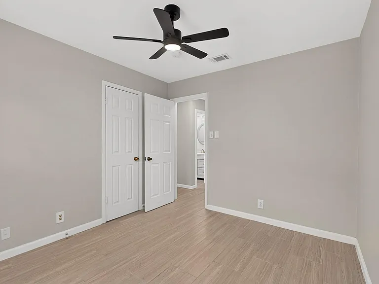 2307 Galway St — Photo 34