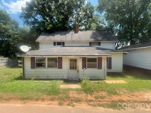 197 Main St, Henrietta, NC 28076
