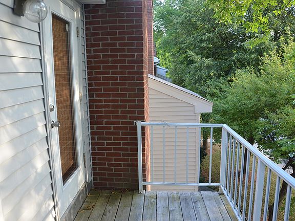 5th image of 30 Walden Dr APT 9