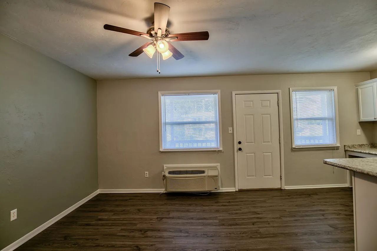 1 bed, 550 sqft, $975 — Photo 3