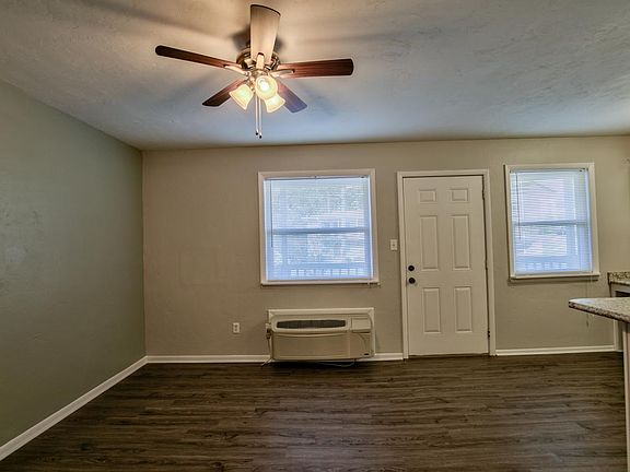 3rd image of 120 Valencia Dr APT 1