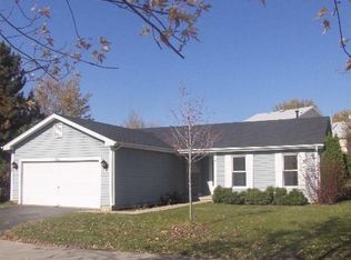 322 Country Ln, Algonquin, IL 60102