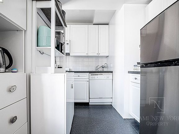 4th image of 200 E 16th St APT 6F