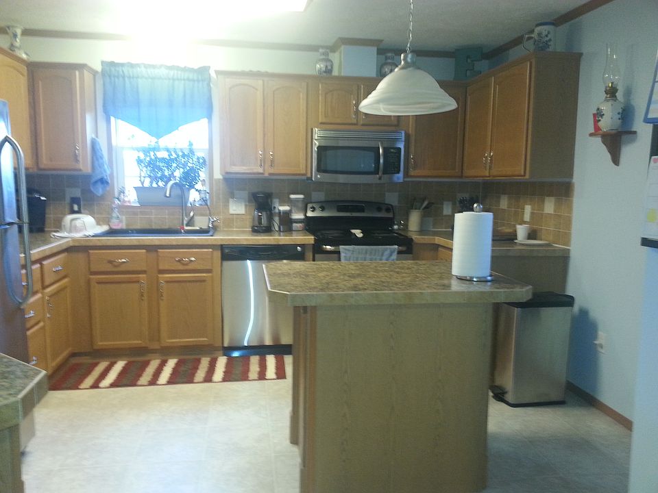 2nd image of 2 Stonegate Cir