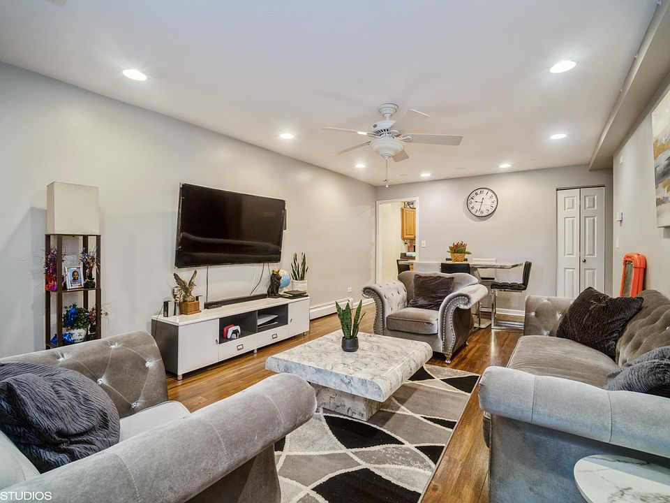 1st image of 2707 W Bryn Mawr Ave #1