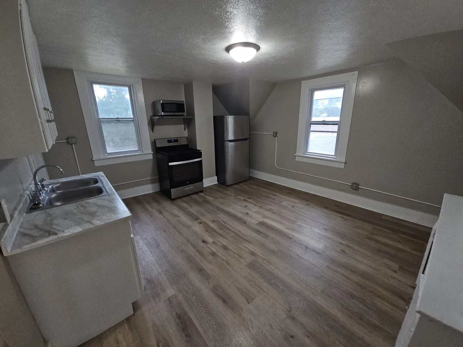 1031 Benton St - 2 — Photo 1
