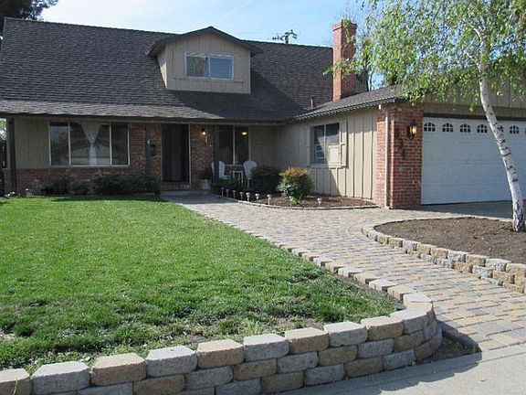 3rd image of 834 E Banbury Dr