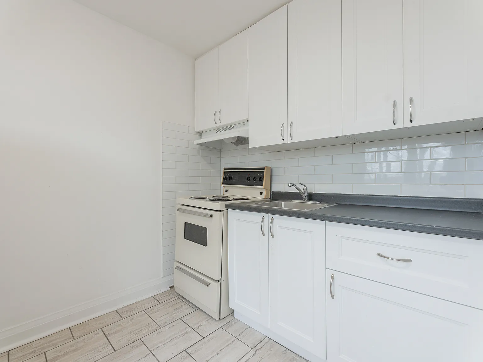 330 Chisholm Avenue Toronto — Photo 3