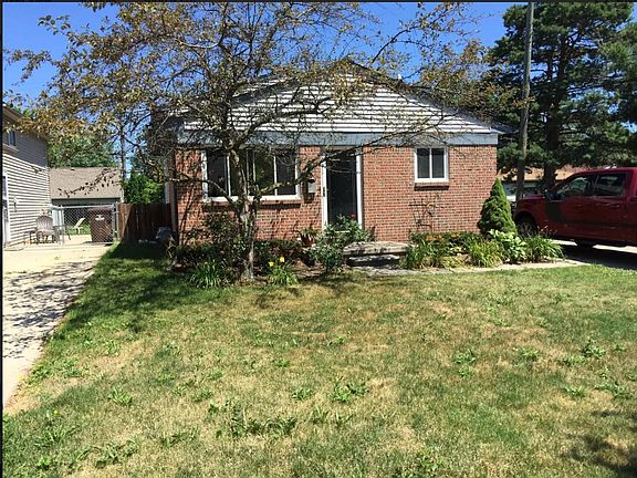 2nd image of 28430 Beechwood St