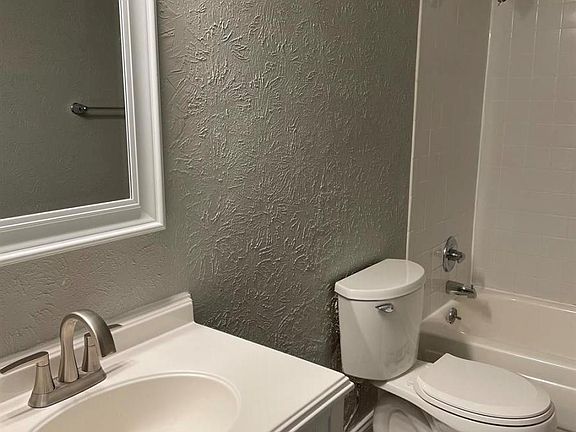 5th image of 6126 Plymouth Ave #B8