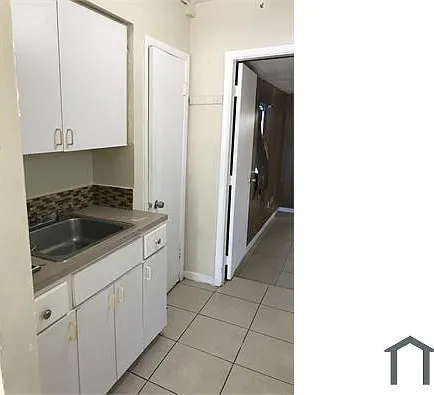 1736 Lauderdale Manor Dr — Photo 2