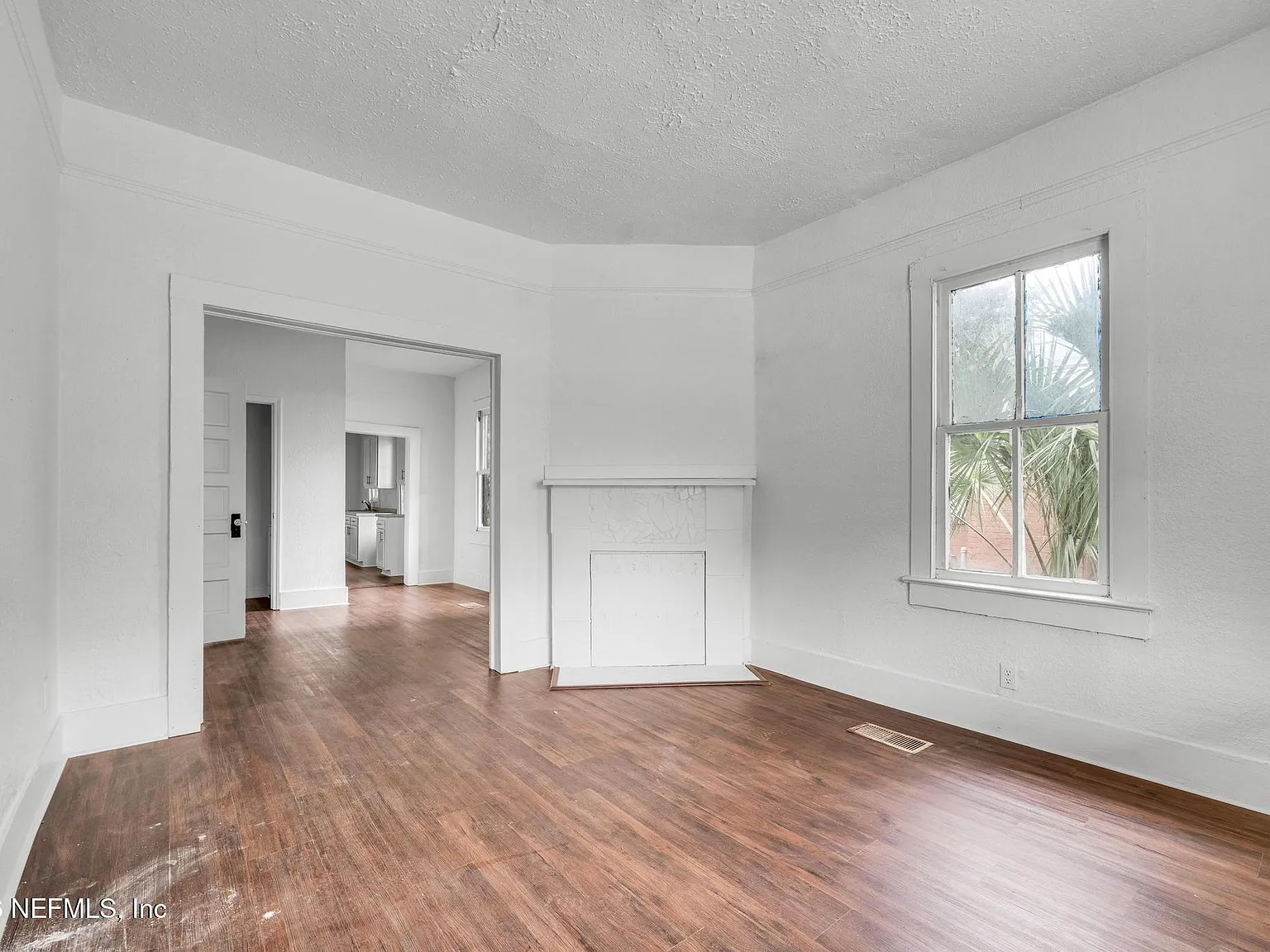 3 bed, 1.5 bath, 1158 sqft, $1,350 — Photo 4