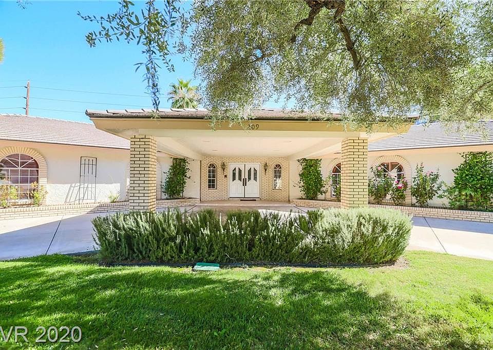 1st image of 209 Dalmatian Ln