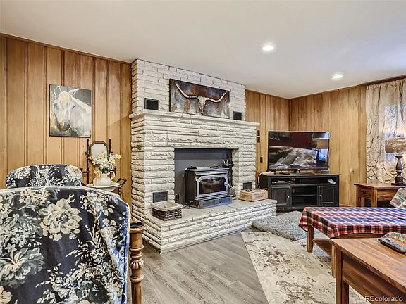 5th image of 8937 Surrey Dr
