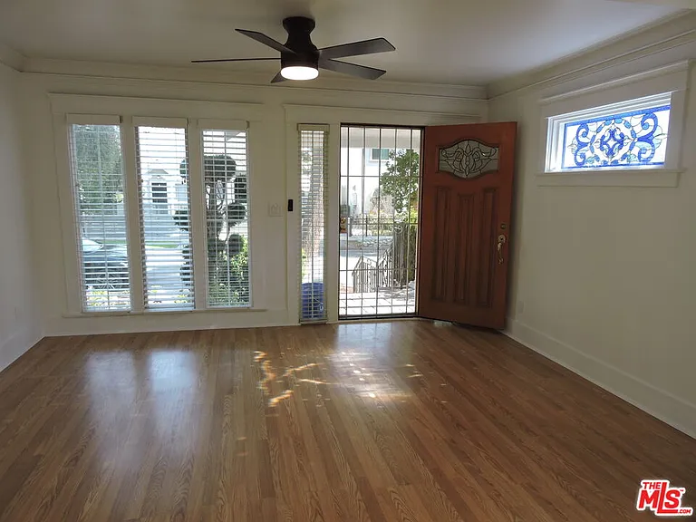 559 N Windsor Blvd — Photo 8