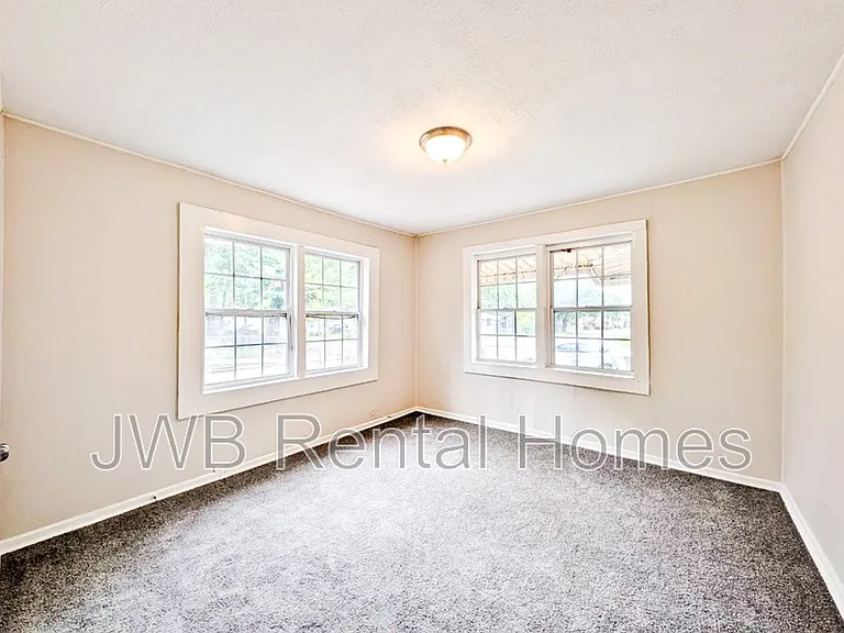2053 Baldwin St — Photo 8
