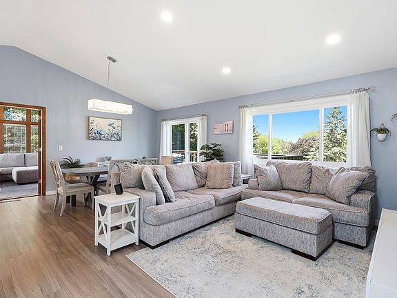 5th image of 1136 Westbury Cir