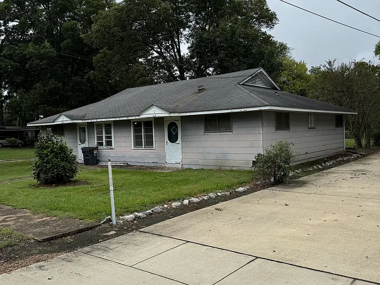 125 Hurt Ave W — Photo 4