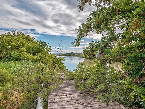 3rd image of 3881 E Island Rd