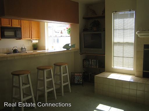 5th image of 815 Ormond Ct #B