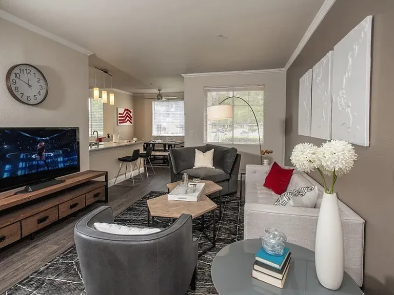 Villagio Luxury Apartments — Photo 7