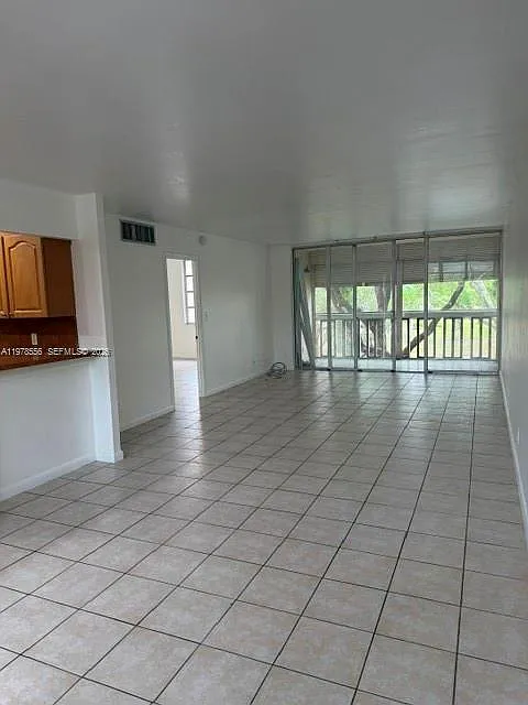 Environ I Condo 3 And 4 — Photo 2