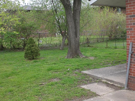 3rd image of 4045-47 Bruene Ave