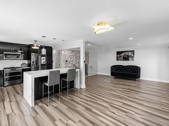 5th image of 1115 191st St