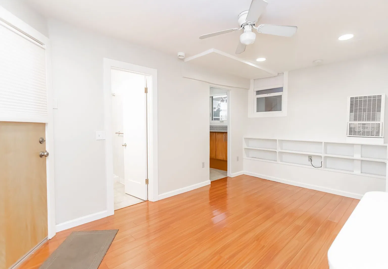 8 Yosemite Avenue — Photo 2