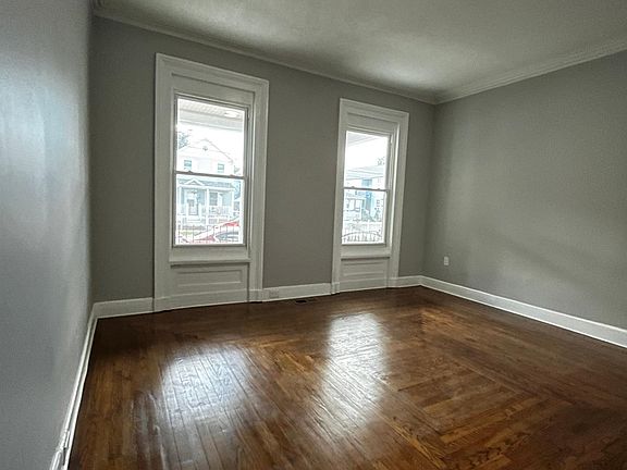 5th image of 35 Vernon St Unit 1