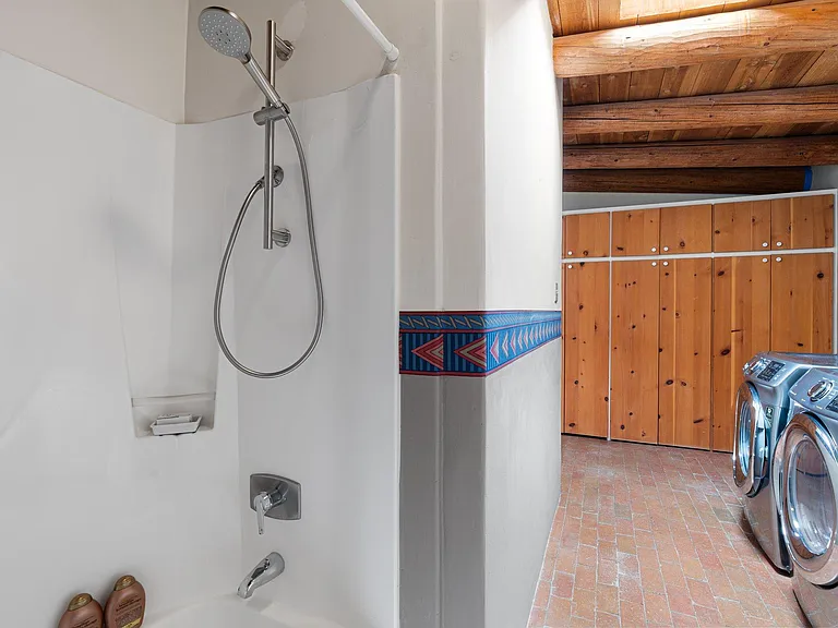 1316 Cerro Gordo Rd — Photo 5